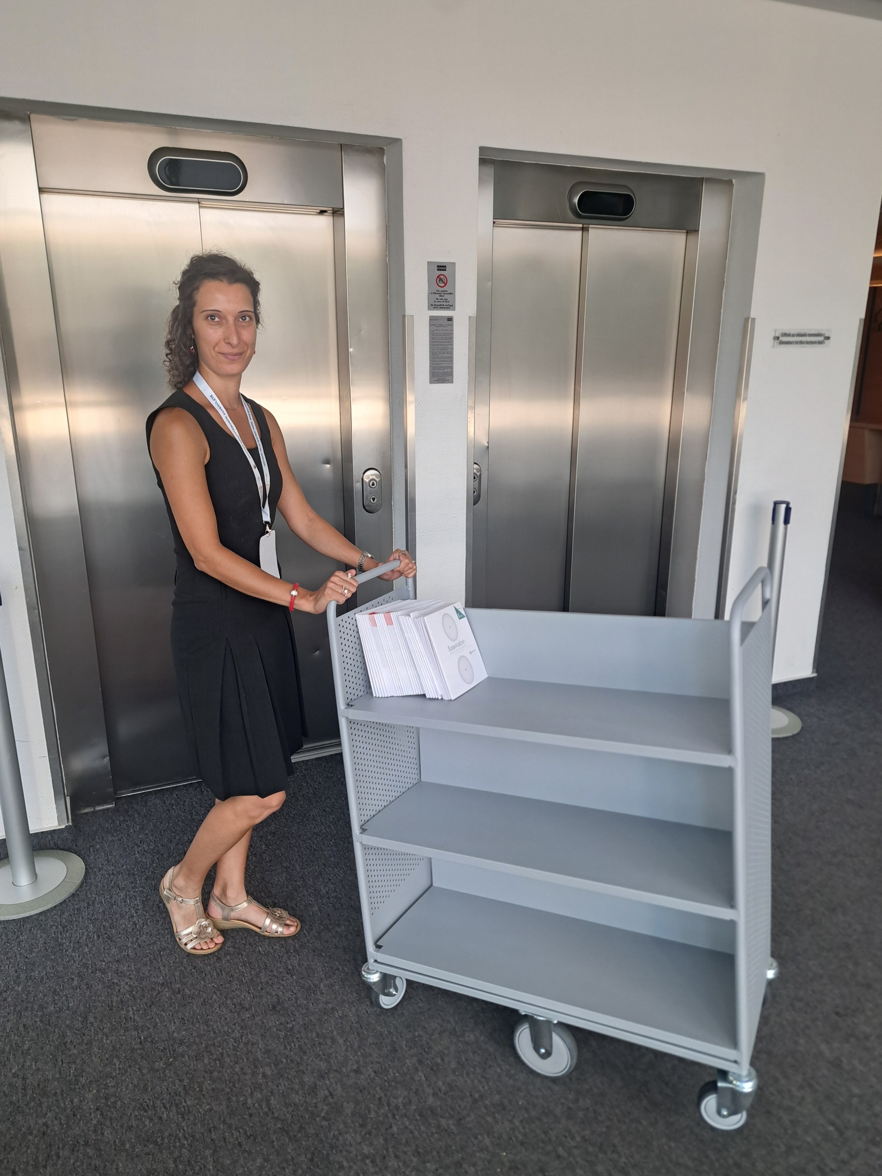 Knihovní vozík LEON