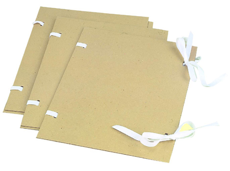 Archivní desky s tkanicemi