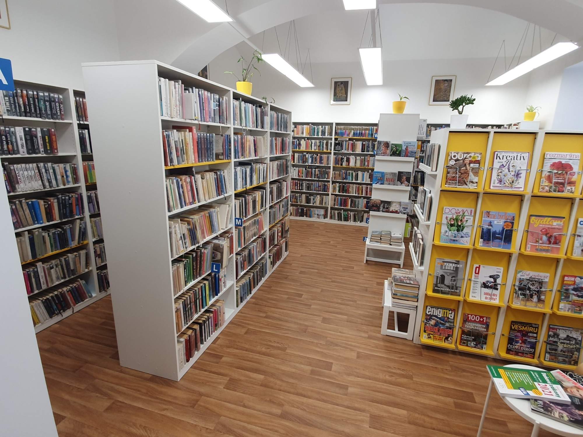 Knihovní regál IDEAL 18/25, oboustranný