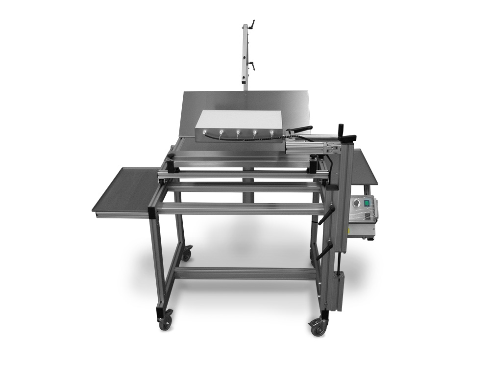 Prosvětlený dolévací knižní klín