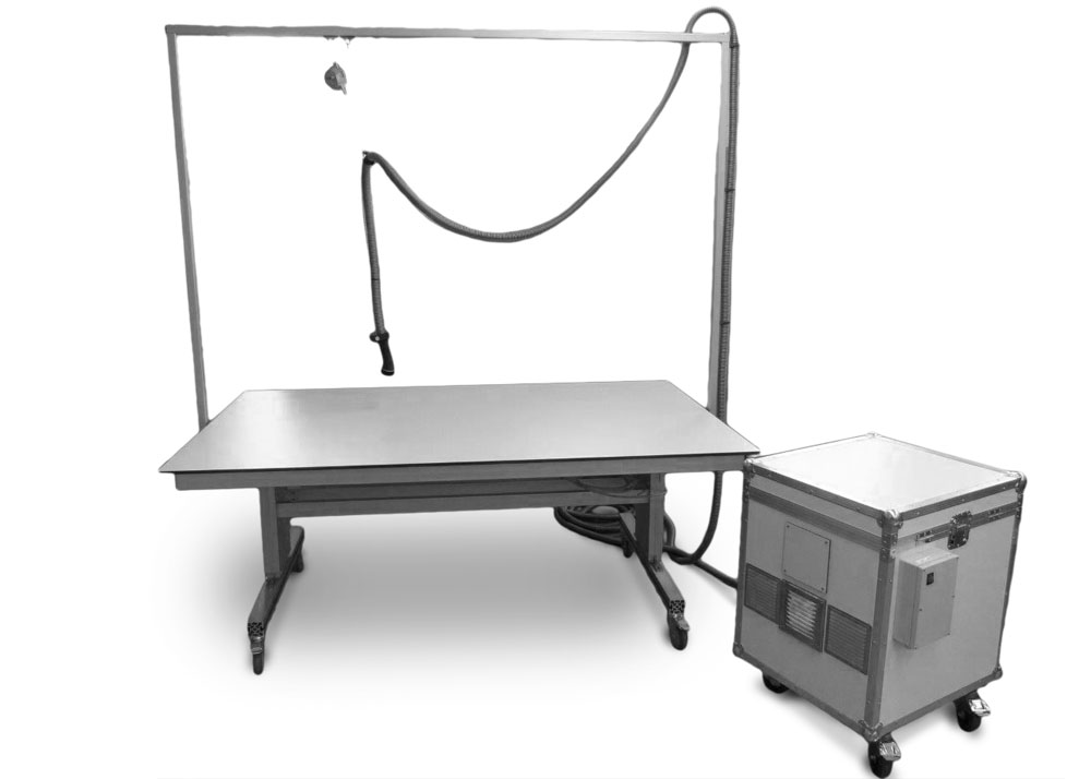 Pracovní stůl s odsávacím ramenem